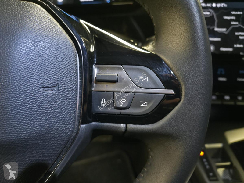 Véhicule utilitaire Peugeot 408 1.2i Hybrid...