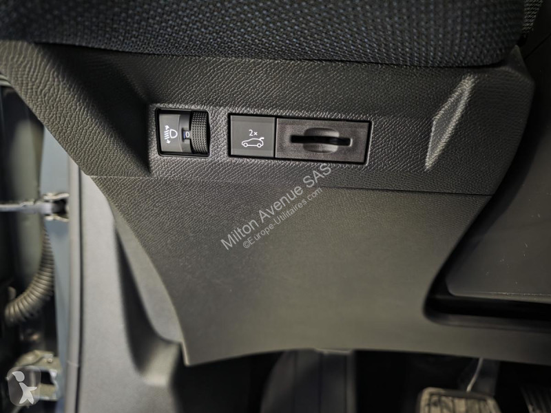 Véhicule utilitaire Citroën C5 AIRCROSS 1.2i...