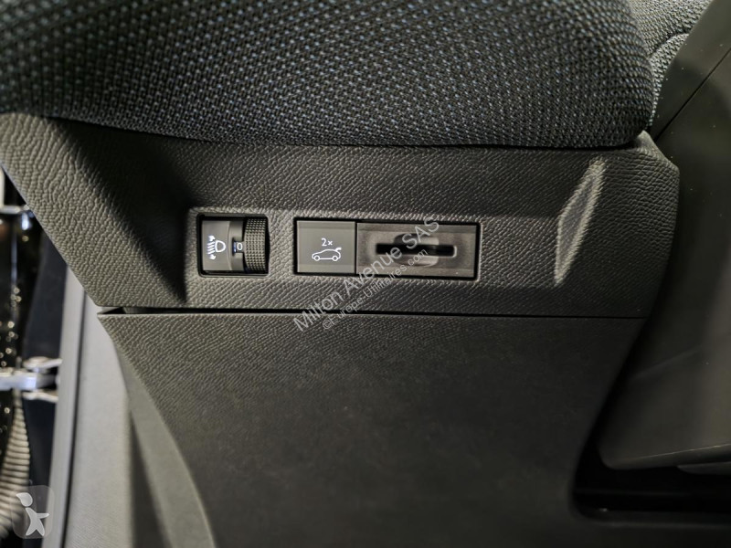 Véhicule utilitaire Citroën C5 AIRCROSS 1.2i...