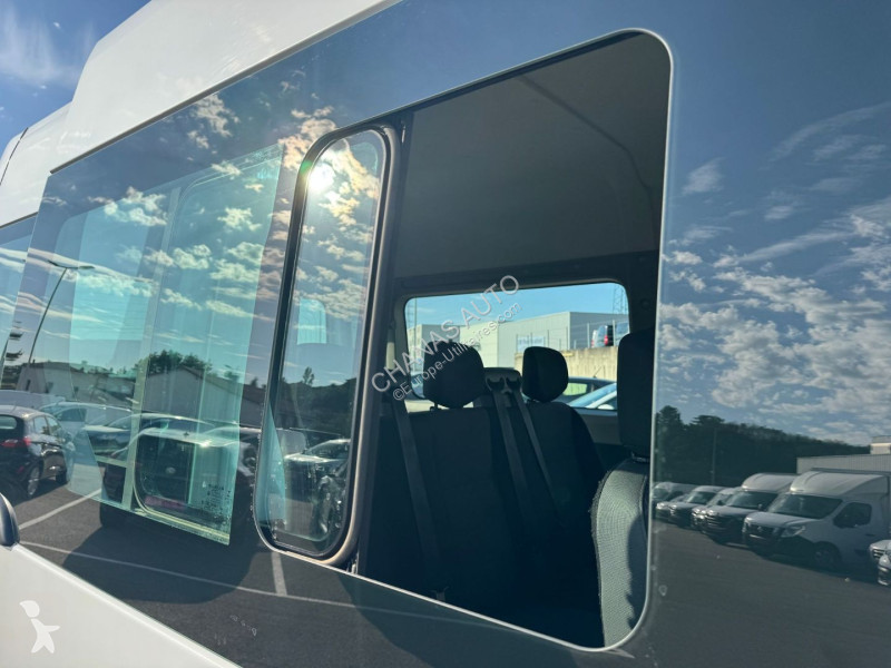 Лекотоварен автомобил Renault L2H2 2.3 dCi 145...