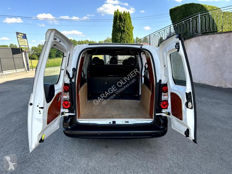 Véhicule utilitaire Peugeot Long Cabine...