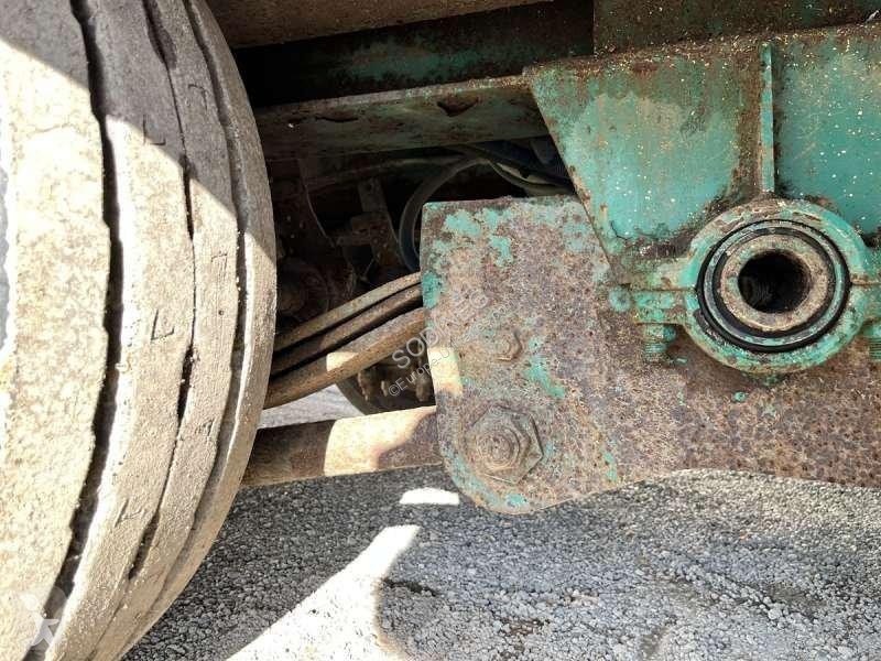 Véhicule utilitaire   3 ESSIEUX