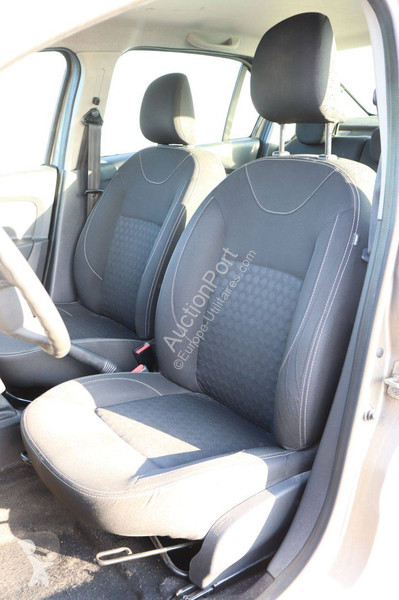 عربة نفعية Dacia