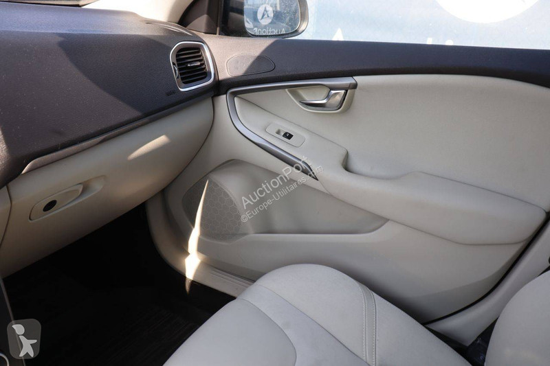 عربة نفعية Volvo