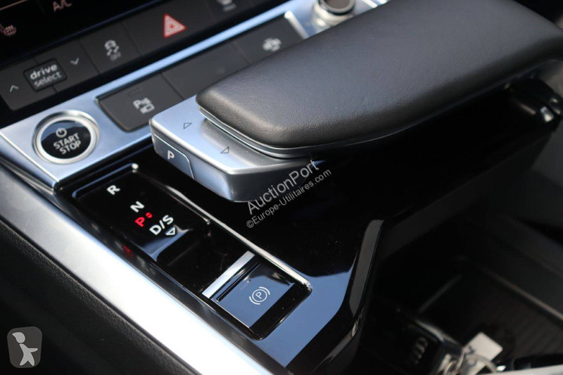 Furgoneta Audi  S Line e-tron