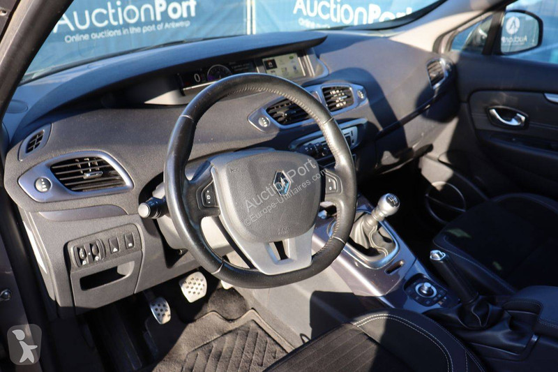 عربة نفعية Renault  Scénic