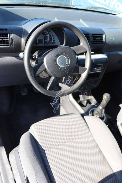 عربة نفعية Volkswagen Fox