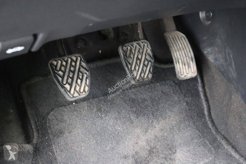 Véhicule utilitaire Nissan