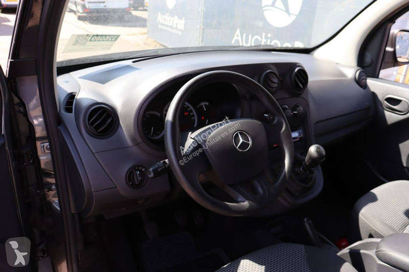Véhicule utilitaire Mercedes Tourer 112