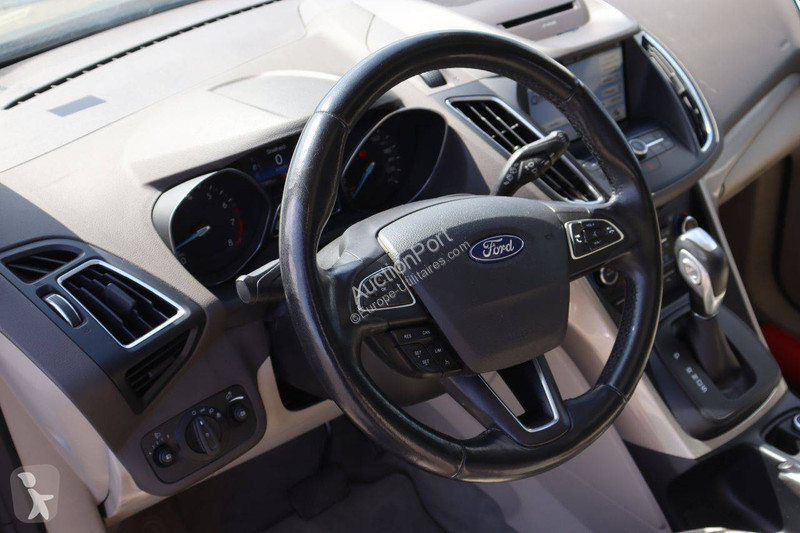 Véhicule utilitaire Ford Grand