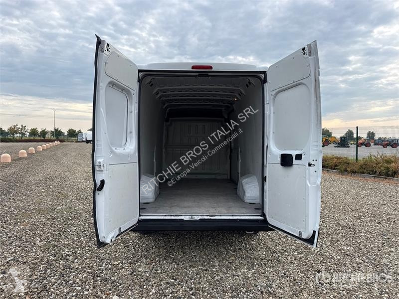 Véhicule utilitaire Opel 2.2
