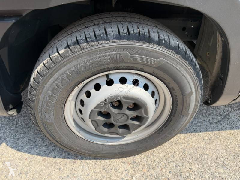 Лекотоварен автомобил Iveco 35S12