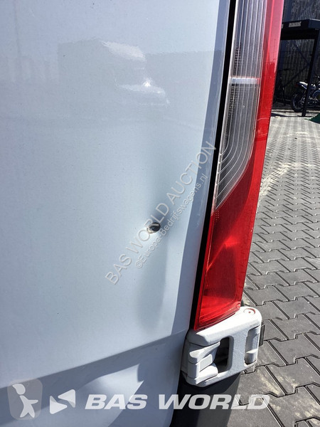 Лекотоварен автомобил Mercedes 312