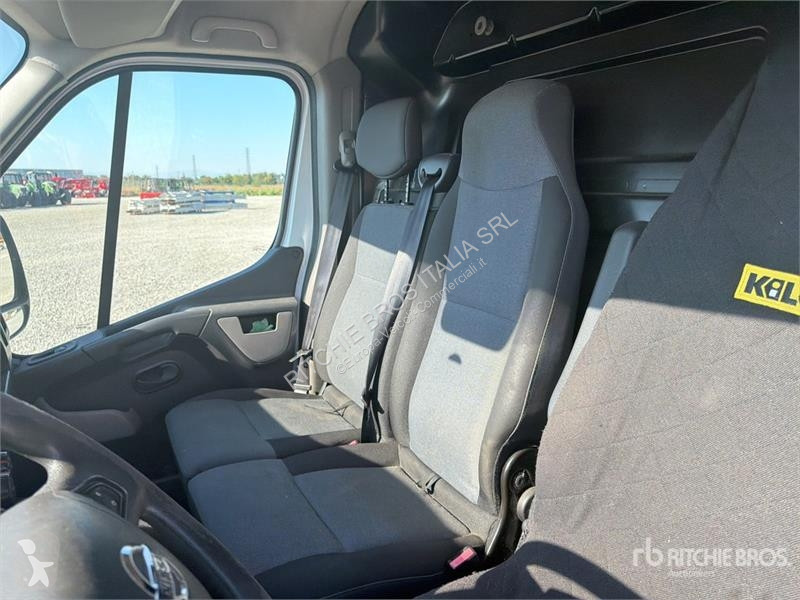 Furgoneta Nissan Cargo Van