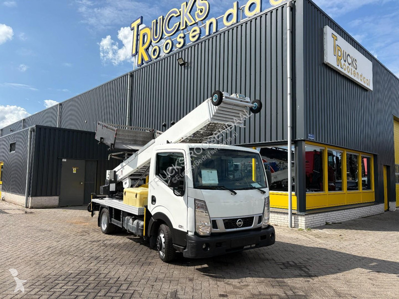Užitkové vozidlo Nissan + 29 METER LADDER +...