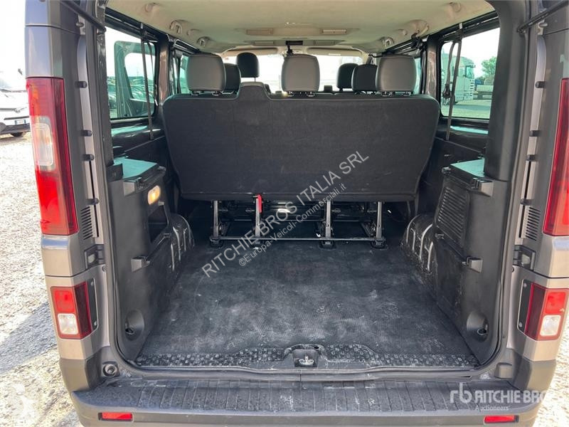 Veículo utilitário Renault 9 Passenger Van