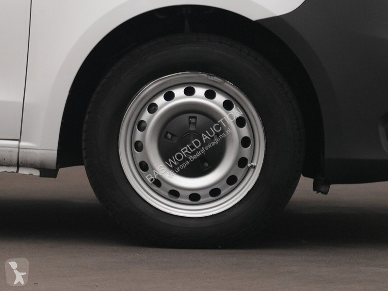 Véhicule utilitaire Mercedes 116