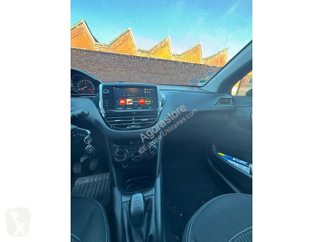 Peugeot 208 van