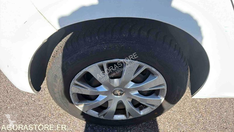 Samochód dostawczy Peugeot 208