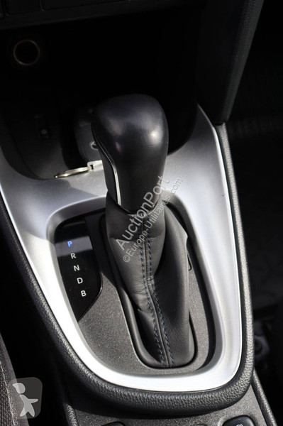 عربة نفعية Toyota