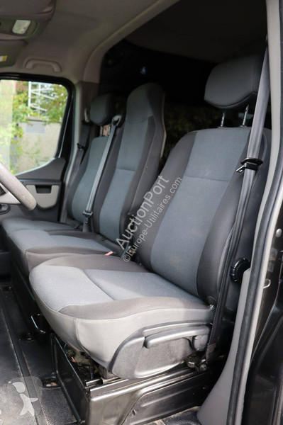 Véhicule utilitaire Nissan