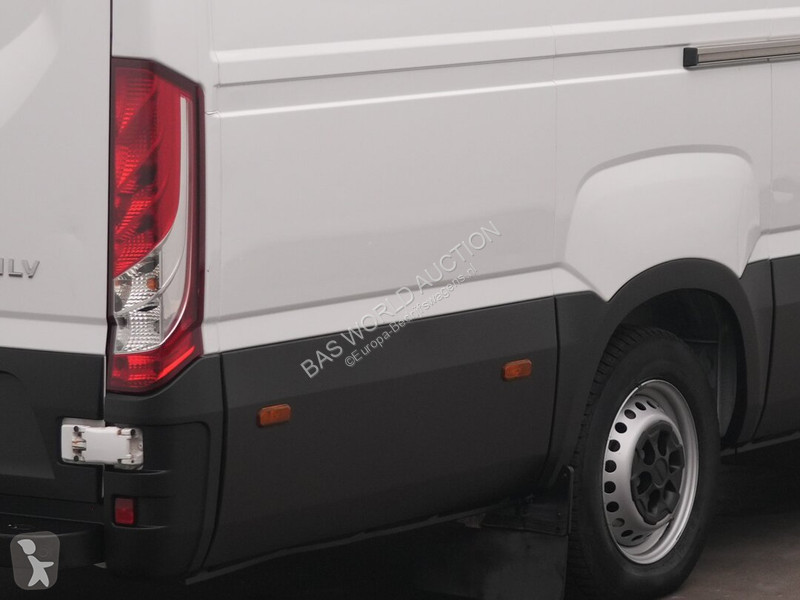 Véhicule utilitaire Iveco 35S16
