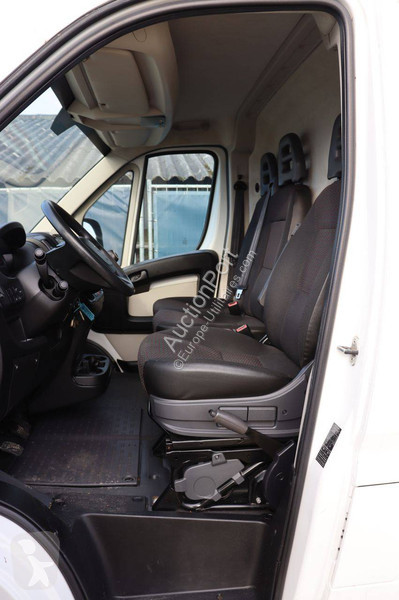 Véhicule utilitaire Peugeot