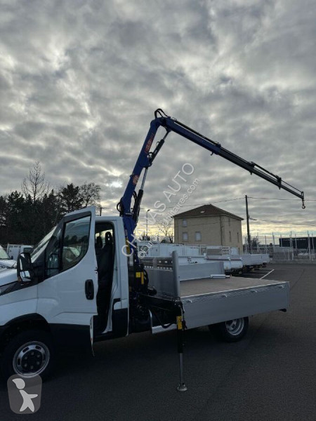 Autoutilitară Iveco 35C18 180CV 3L PLATEAU...