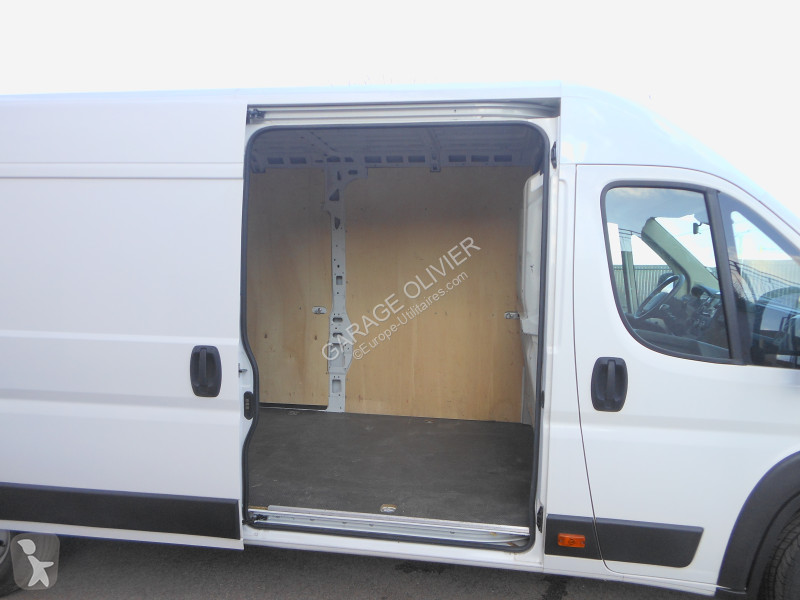 Véhicule utilitaire Peugeot 435 L4H2 2.2...