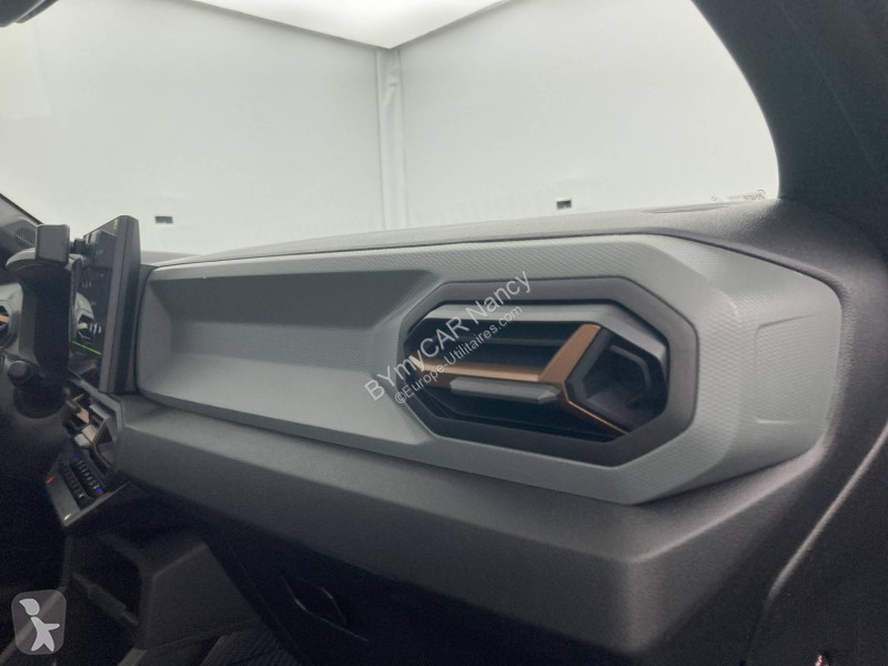 Autoutilitară Dacia Bigster TCe 140