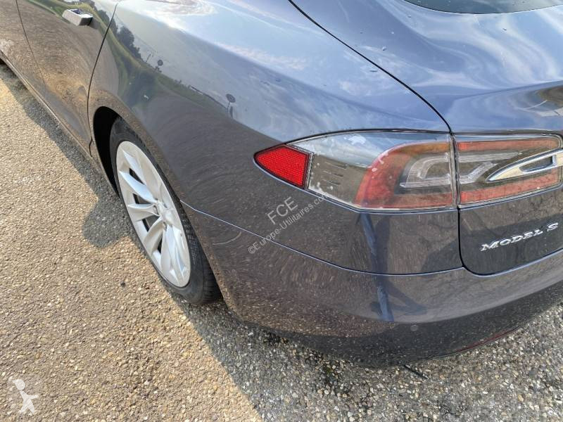 Véhicule utilitaire Tesla