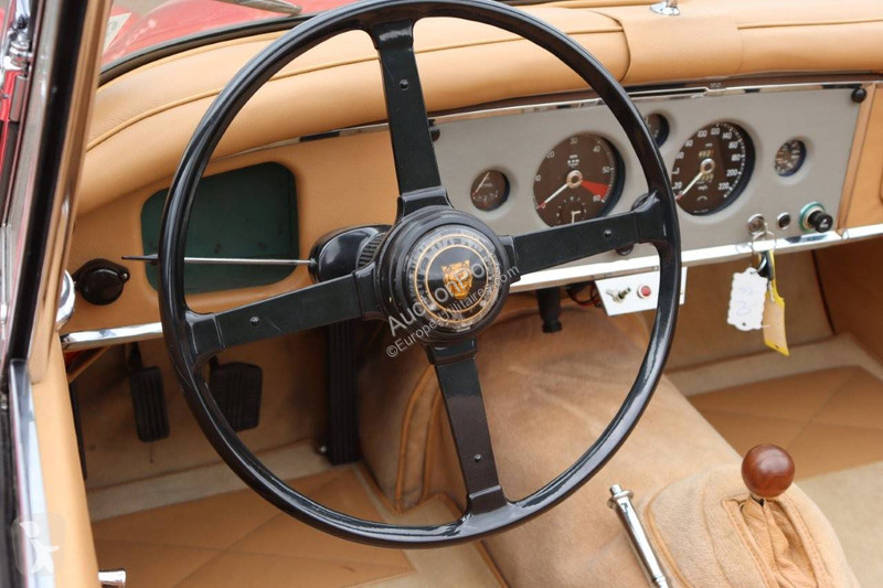 Véhicule utilitaire Jaguar 150 DHC
