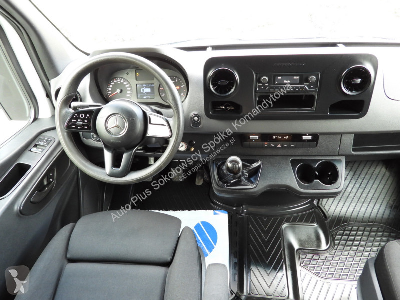 عربة نفعية Mercedes 230 LF