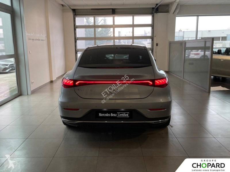 عربة نفعية Mercedes EQE 300