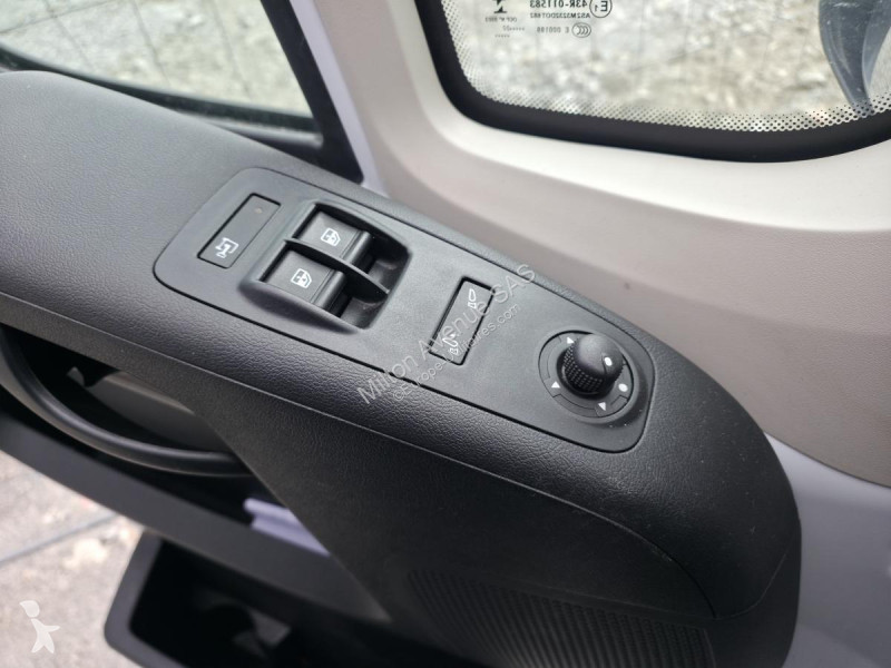 Peugeot BOXER Asphalt 335 L2H2 2.2 BlueHDi 140...