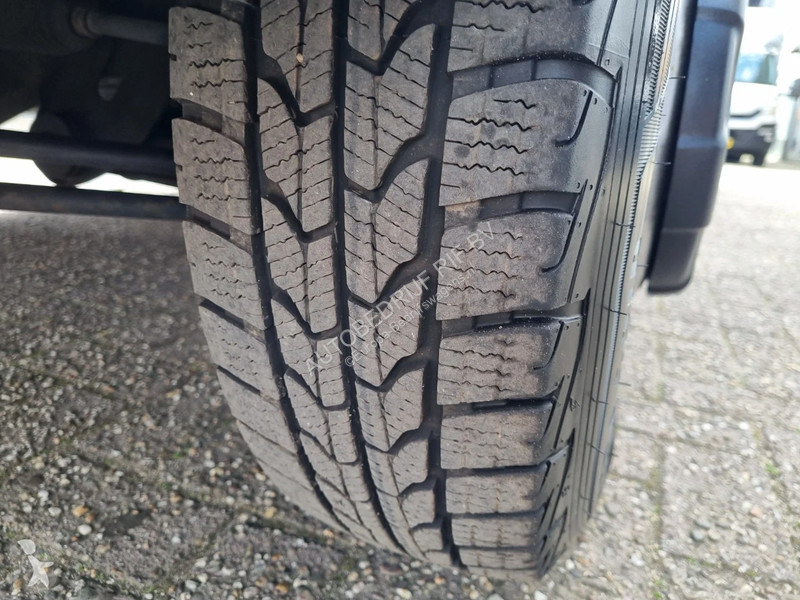Samochód dostawczy Iveco 40C18 3.0D Koffer GVW...