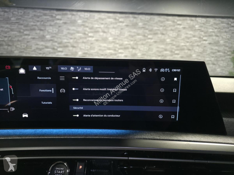 عربة نفعية Peugeot 5008 1.2i Hybrid -136 - BV...