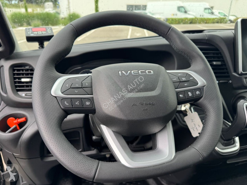 عربة نفعية Iveco 35S18 A8 3L CAISSE LAMBERET...