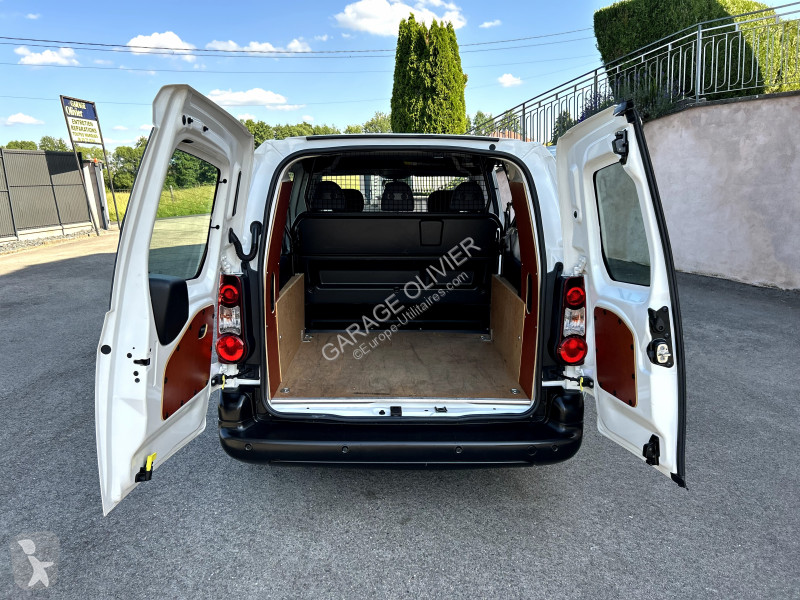 Véhicule utilitaire Peugeot Long Cabine...
