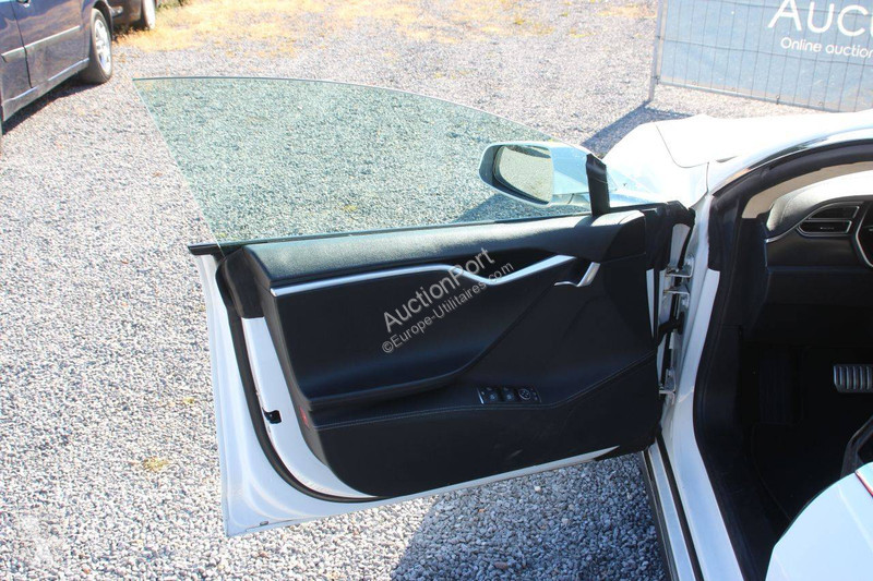 Furgoneta Tesla P85+