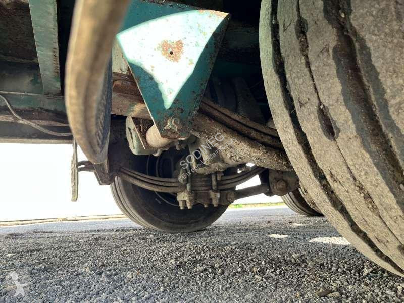 Véhicule utilitaire   3 ESSIEUX