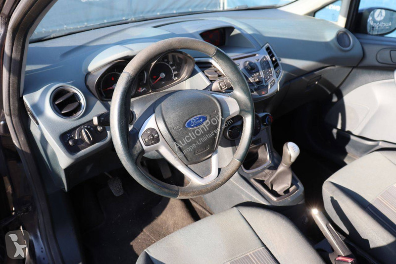 عربة نفعية Ford