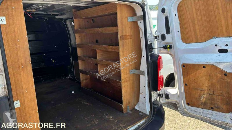 Véhicule utilitaire Peugeot EXPERT