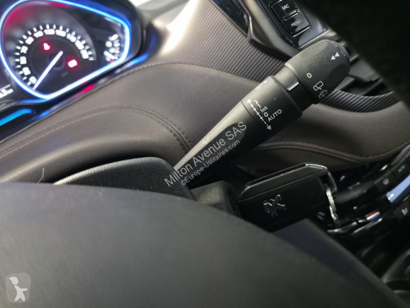 Véhicule utilitaire Peugeot 2008 1.6 e-HDi FAP...