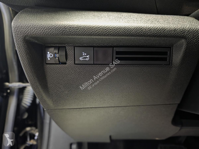Véhicule utilitaire Citroën C4 X ë-136  E-Séries