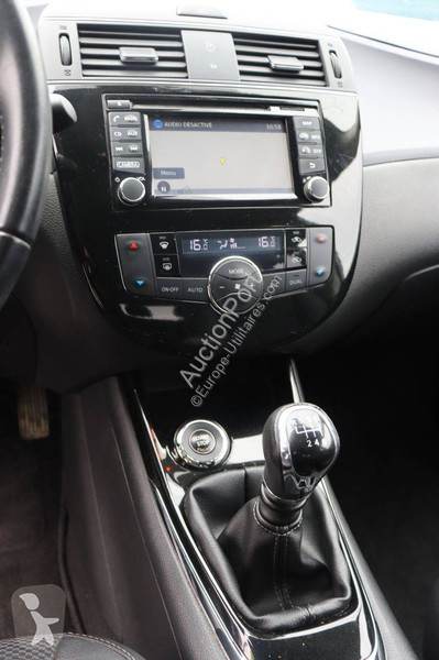 Véhicule utilitaire Nissan