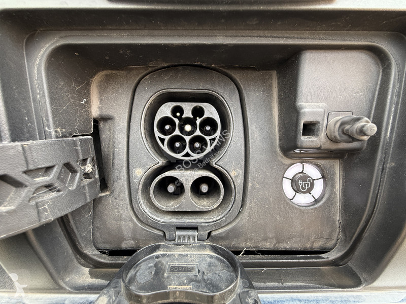 Véhicule utilitaire Ford 68kWh 184PK L3H3 317km...