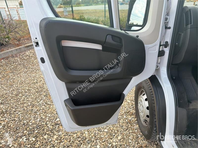 Véhicule utilitaire Opel 2.2