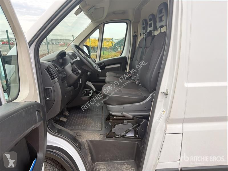 Véhicule utilitaire Opel 2.2