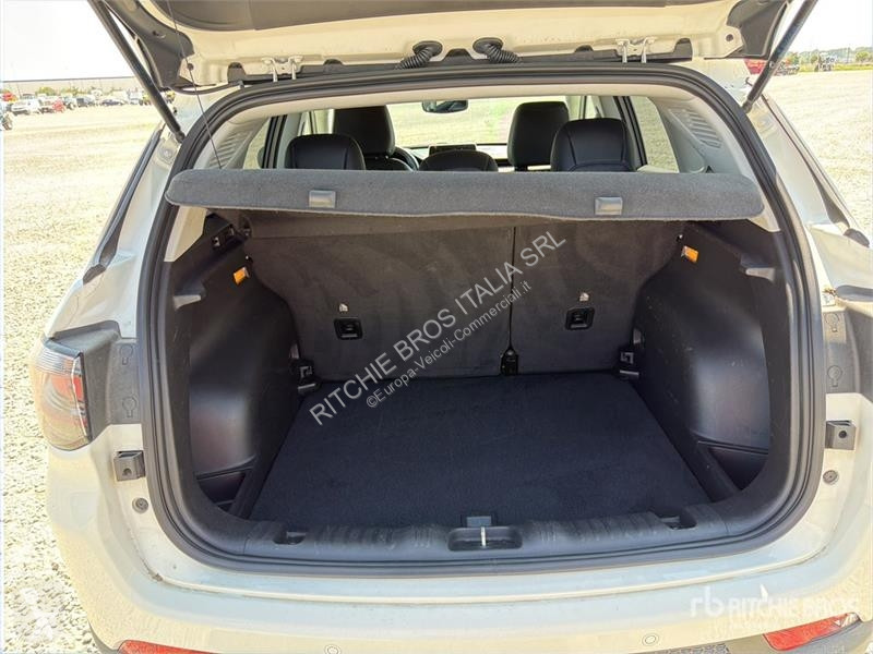 Лекотоварен автомобил Jeep 1.3